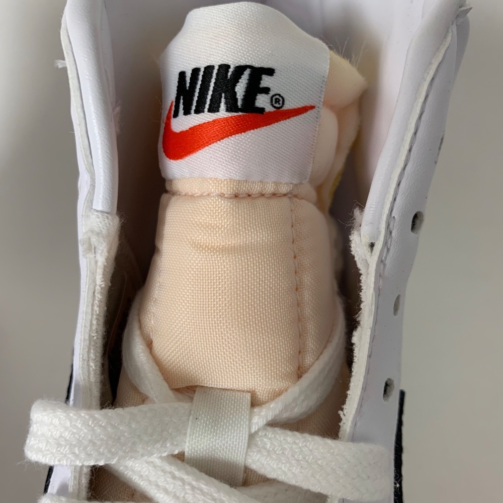 NIKE BLAZER MID 77 SHOES WOMENS 5.5 NIB - Picture 2 of 9